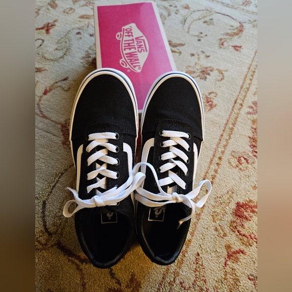 🌸NWOT Vans Ward Women's Shoes. Size: 7.5. Color: Black and White🔥 - Picture 4 of 9